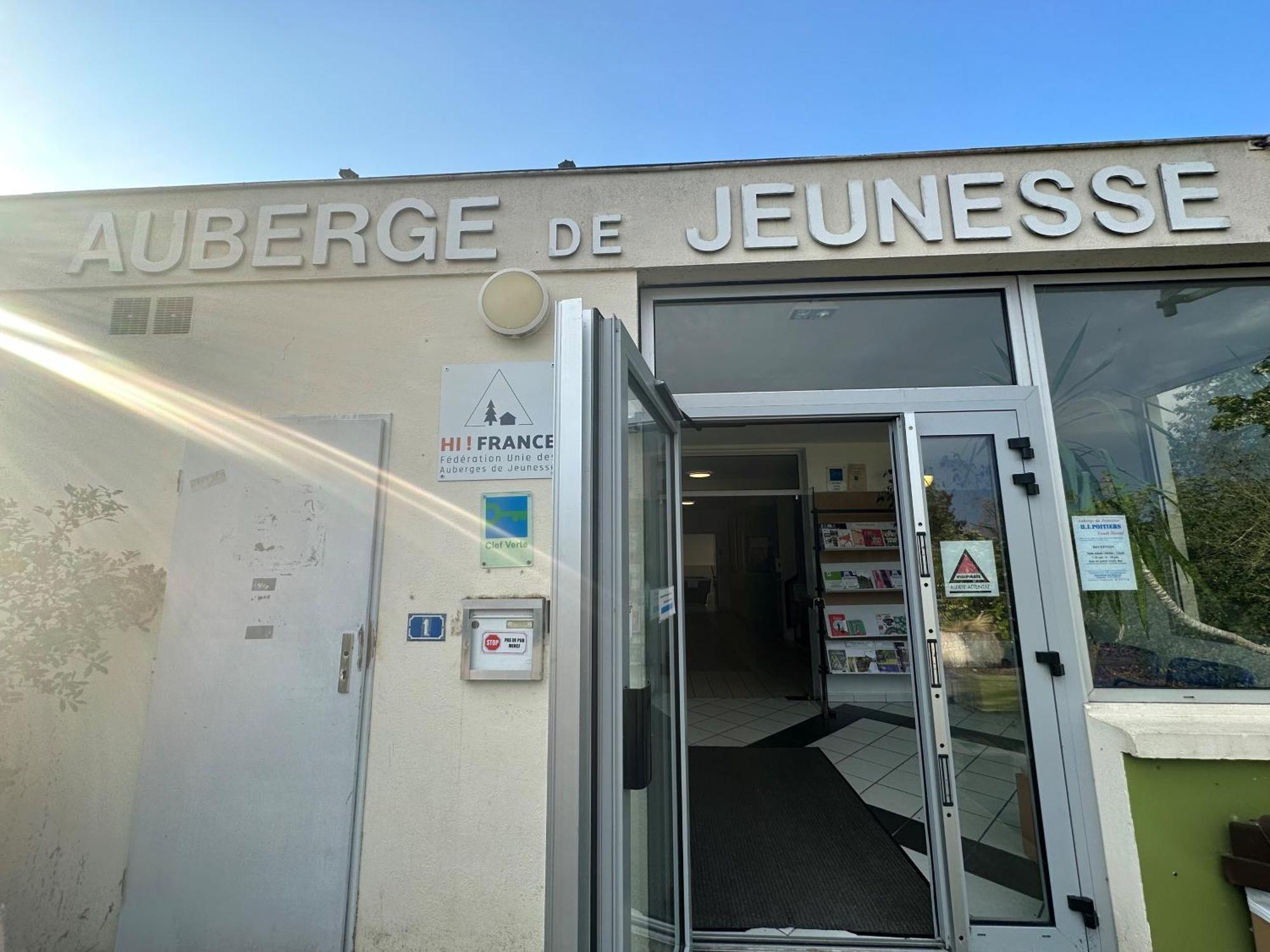 Auberge De Jeunesse Hi Poitiers Eksteriør billede